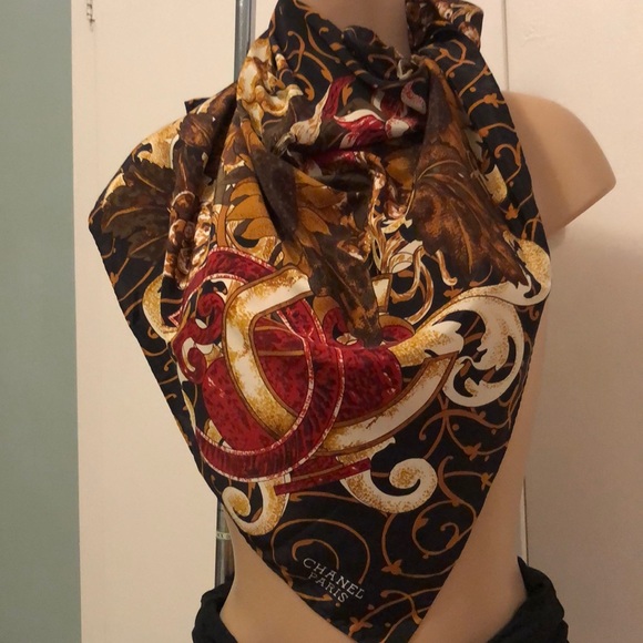 CHANEL Other - CHANEL Silk sunflower scarf 🧣